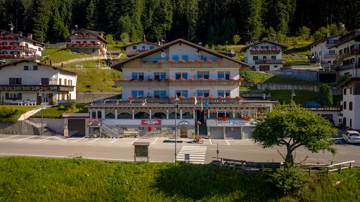 Hotel Tre Pini Ristorante Pizzeria in Danta di Cadore, Provincia di Belluno