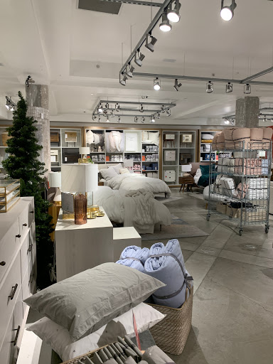 Furniture Store «west elm», reviews and photos, 400 W 47th St, Kansas City, MO 64112, USA