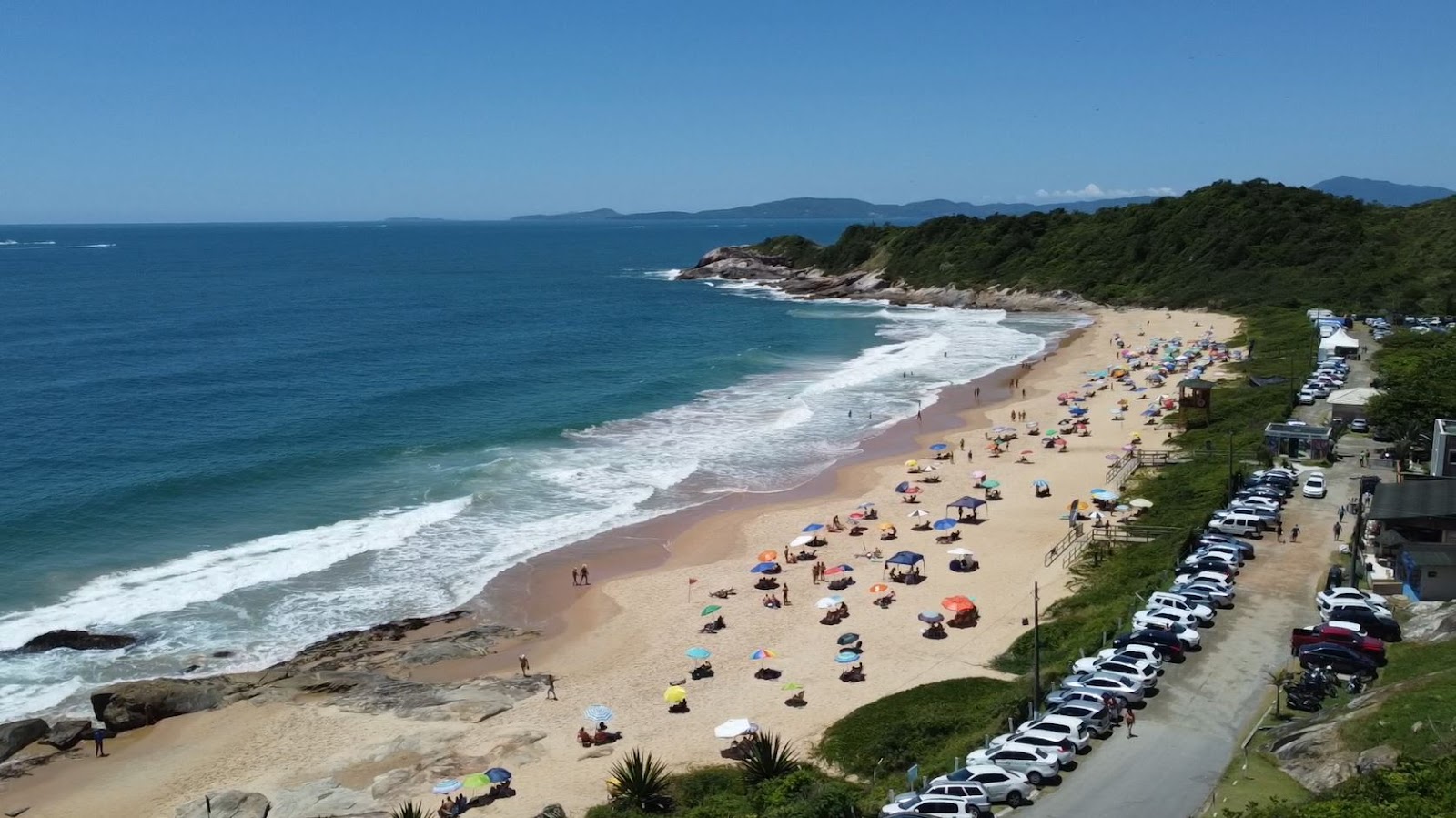 Zdjęcie Praia do Pinho z powierzchnią jasny piasek