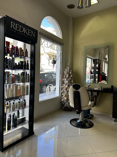 Opinii despre Deesse Coiffure (Βέργη Αγγελική) în Σέρρες - Κουρείο