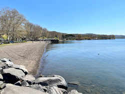 Spiaggia Lago Bolsena'in fotoğrafı - rahatlamayı sevenler arasında popüler bir yer