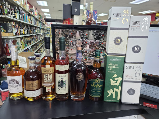 Liquor Store «Royal Liquor & Wine», reviews and photos, 1015 N Randall Rd, Elgin, IL 60123, USA