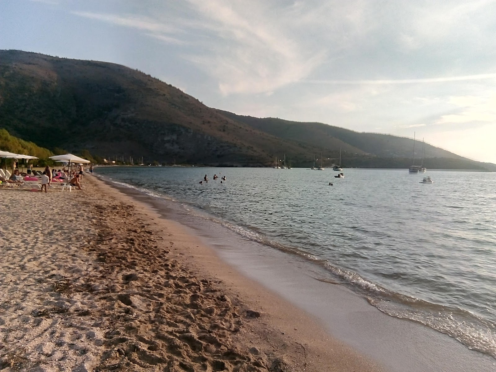 Plataria beach'in fotoğrafı - rahatlamayı sevenler arasında popüler bir yer