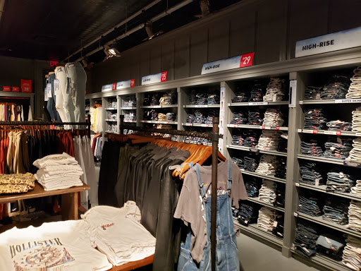 Clothing Store «Hollister Co.», reviews and photos, 4200 Conroy Rd #122, Orlando, FL 32839, USA