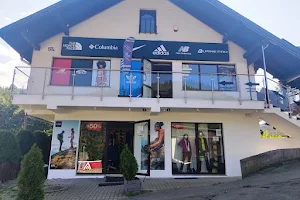 Sklep turystyczny sportowy Adidas Nike Vans Alpine Pro w Karpaczu image