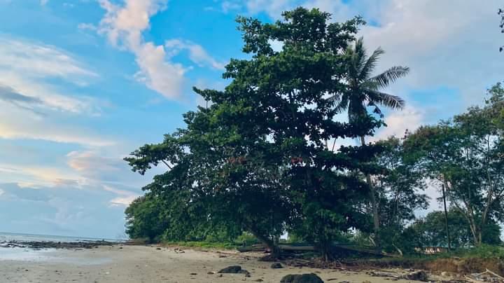 Foto von Batu village Beach mit beiger sand Oberfläche