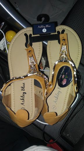 Shopping Mall «Hillcrest Shopping Center», reviews and photos, 1701 N Larkin Ave, Crest Hill, IL 60403, USA