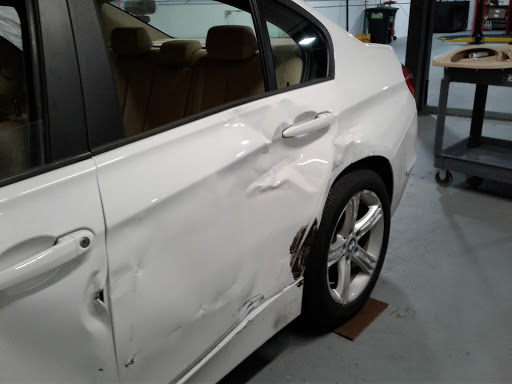 Auto Body Shop «D&H Collision Center», reviews and photos, 1783 Elmwood Ave, Warwick, RI 02888, USA