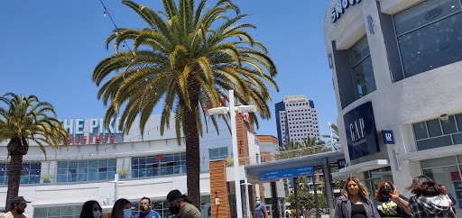 Clothing Store «Gap Outlet», reviews and photos, 55 Bay St, Long Beach, CA 90802, USA