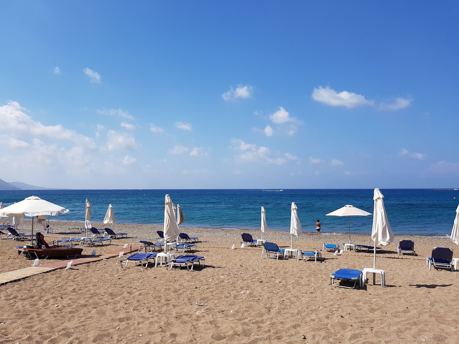 Foto av Latsi beach delvis område resort