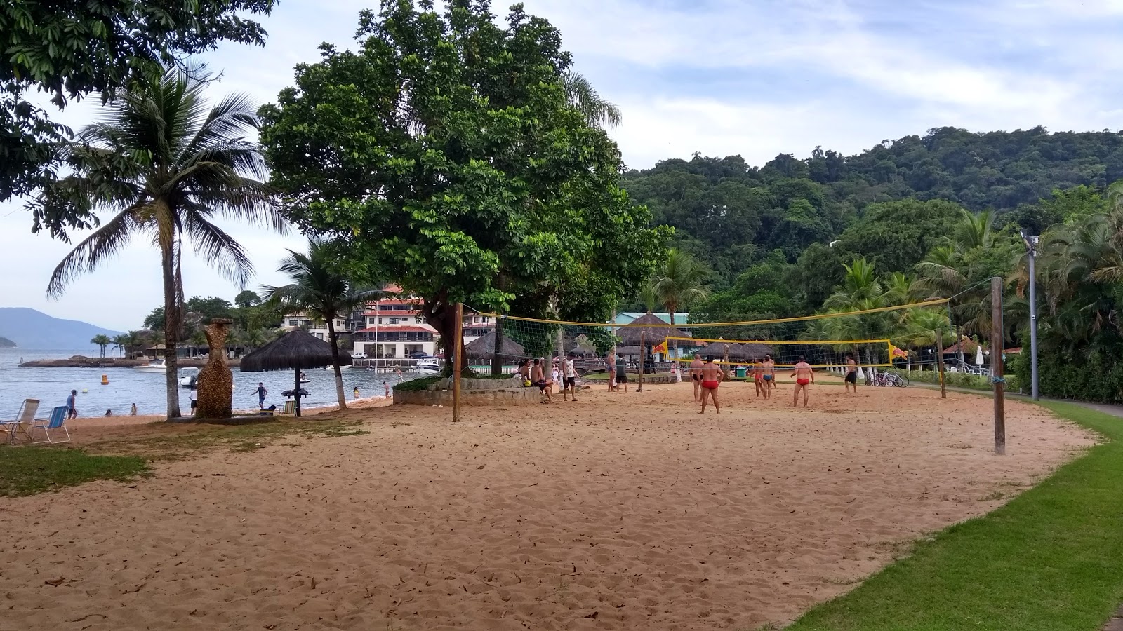 Praia do Sitio Bom'in fotoğrafı uçurumlarla desteklenmiş