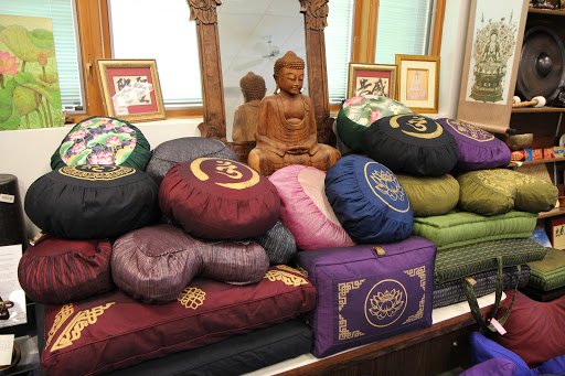 Book Store «Quest Book Shop», reviews and photos, 306 Geneva Rd, Wheaton, IL 60187, USA