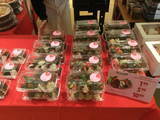 Grocery Store «Schnucks», reviews and photos, 4500 W Lloyd Expy, Evansville, IN 47712, USA