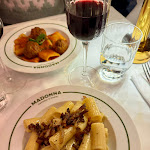 Photo n° 3 de l'avis de Mailys.I fait le 12/01/2024 à 07:23 pour Madonna à Paris