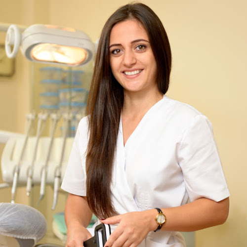 Doctor Cristina Ghita - Dentist