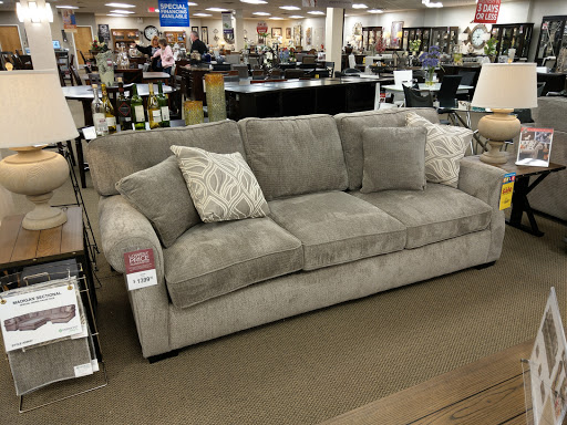 Furniture Store «Raymour & Flanigan Furniture and Mattress Store», reviews and photos, 2780 W Ridge Rd, Rochester, NY 14626, USA