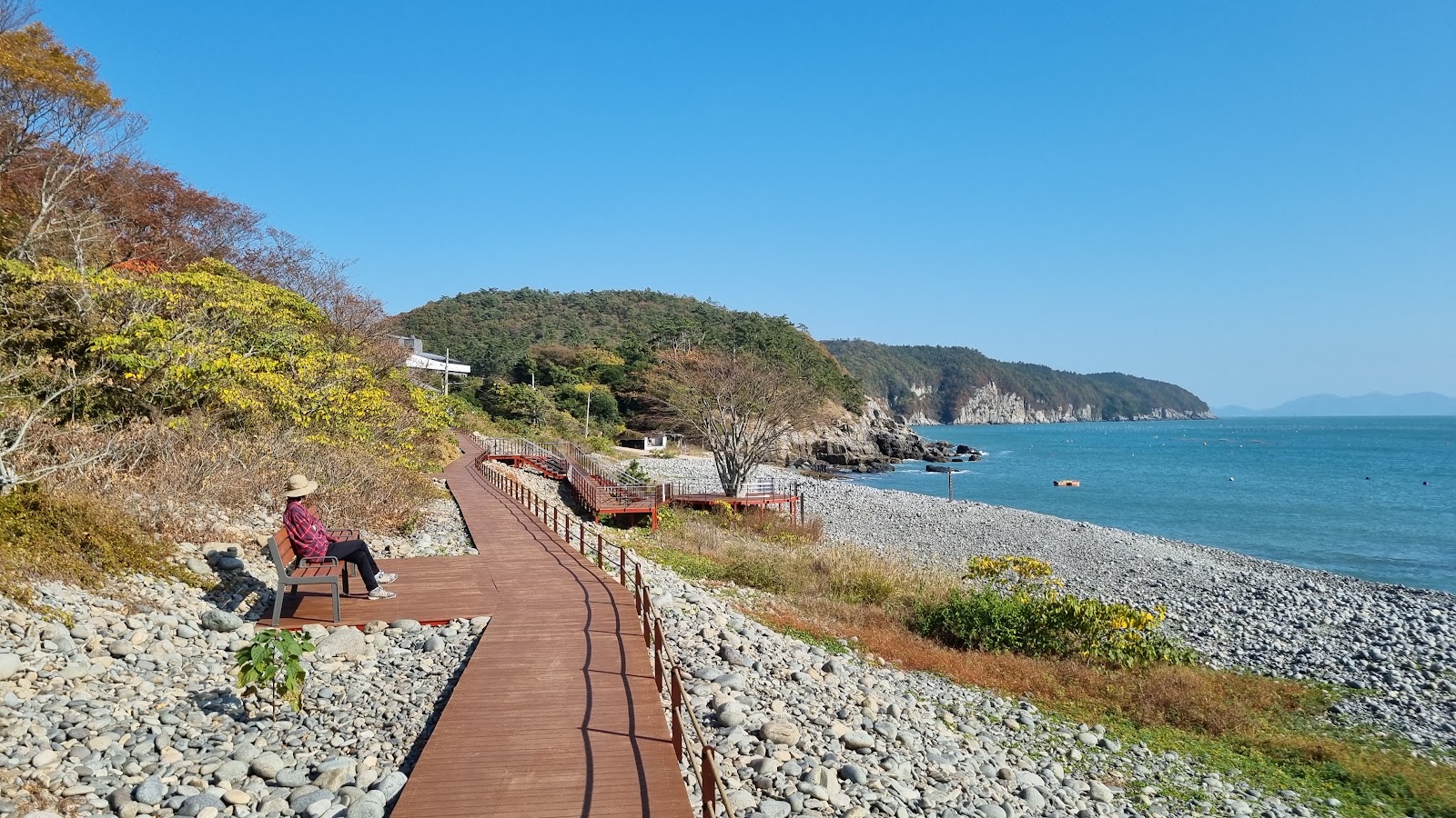 Jeongdori Gugyedeung Beach的照片 带有宽敞的海岸