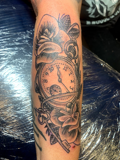 Tattoo Shop «Cross Roads Tattoo and Piercing», reviews and photos, 2070 Texas Ave, Bridge City, TX 77611, USA