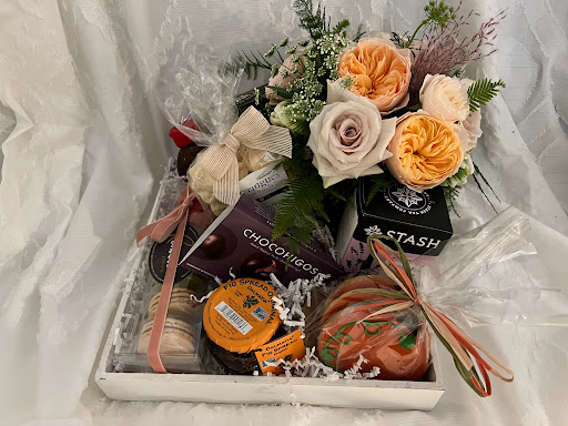 Florist «Fleur De Lis Florists», reviews and photos, 6588 Quinton Ln, Tujunga, CA 91042, USA