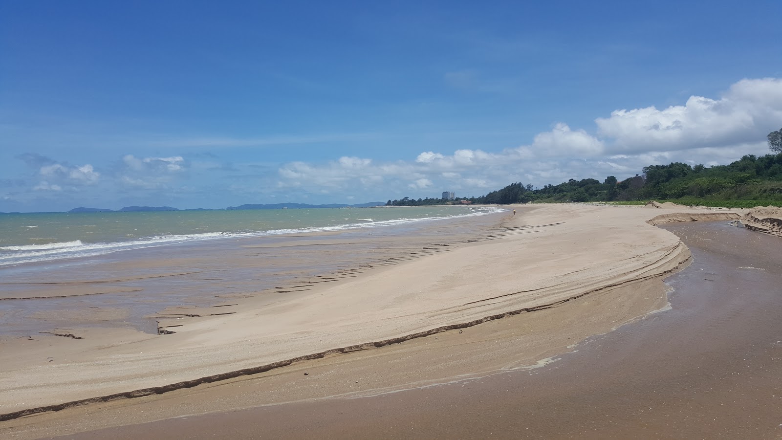 Foto von Nong Fab Beach mit geräumige küstenlinie
