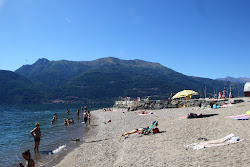 Foto von Bellano Beach mit eine gerade küstenlinie