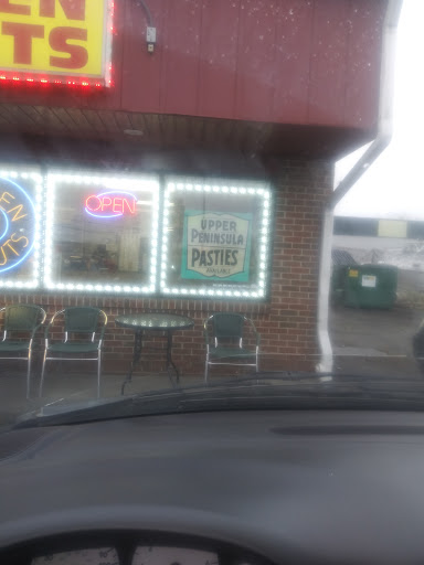 Donut Shop «Golden Donuts», reviews and photos, 34155 Harper Ave, Charter Twp of Clinton, MI 48035, USA