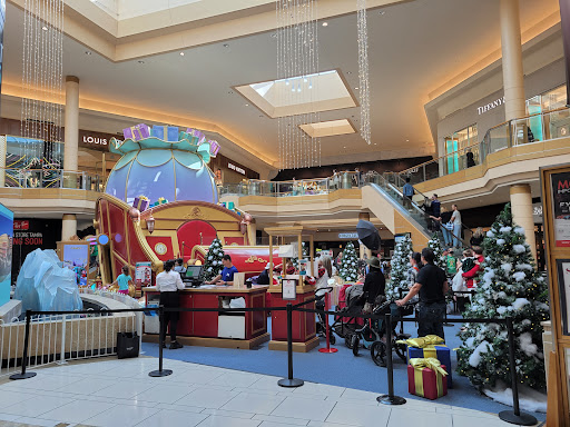 Shopping Mall «International Plaza and Bay Street», reviews and photos, 2223 N Westshore Blvd, Tampa, FL 33607, USA