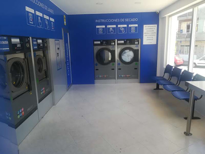 Open Blue. Lavandaría autoservizo. Tenda 24h. en Fisterra