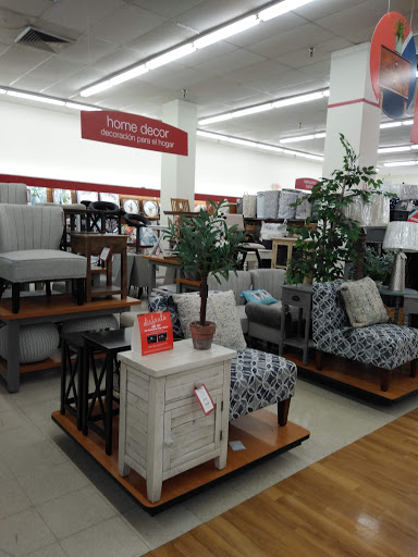 Department Store «T.J. Maxx», reviews and photos, 7555 W Hillsborough Ave, Tampa, FL 33615, USA