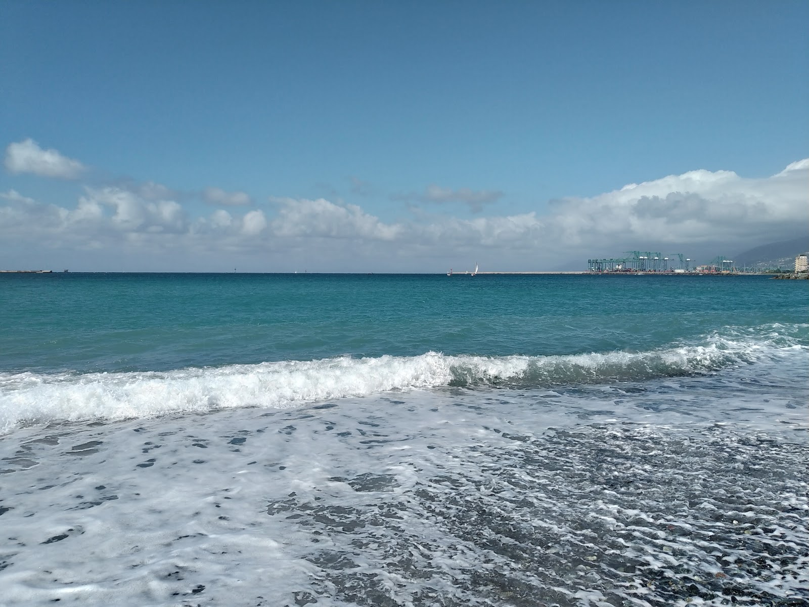 Spiaggia Multedo photo #9