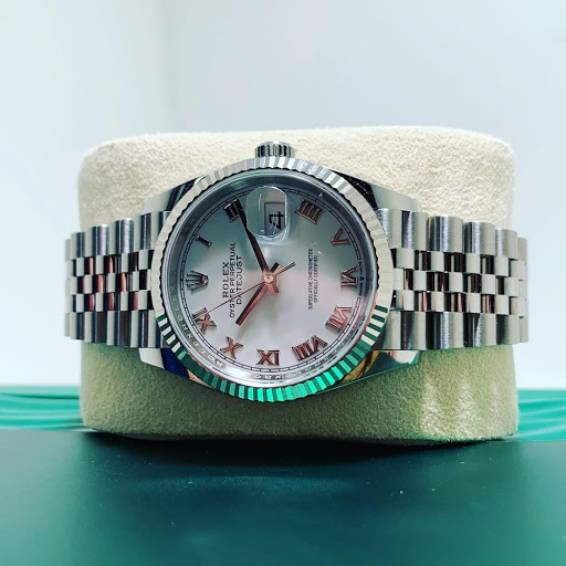 Pawn Shop «Sterling & Knight Jewelry & Pawn», reviews and photos, 109 E St Charles Rd, Villa Park, IL 60181, USA