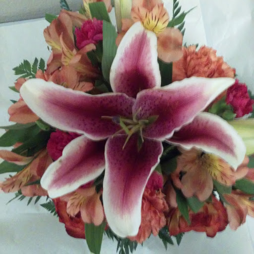 Florist «Fort Myers Flower House», reviews and photos, 3441 Fowler St, Fort Myers, FL 33901, USA