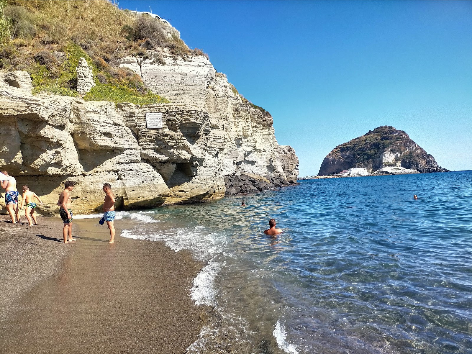 Foto van Spiaggia di Cava Grado met hoog niveau van netheid