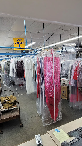 Dry Cleaner «Central Discount Cleaners», reviews and photos, 1120 Richards St, Joliet, IL 60433, USA