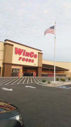 WinCo Foods, 755 SW 19th St, Moore, OK 73160, USA, 
