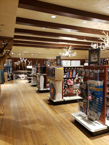 Sporting Goods Store «Bass Pro Shops», reviews and photos, 6112 W Grand Ave, Gurnee, IL 60031, USA