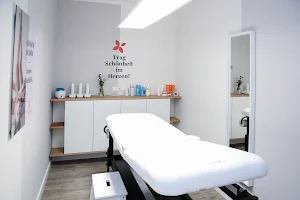 Senzera - Waxing, Sugaring & Kosmetikstudio in Hamburg-Innenstadt image