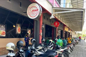 AYAM SQUARE | Tempat Makan Enak, Murah & Spesialis Nasi Kotak di Mataram Lombok image