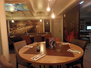Photo n°65 de La Taverne - Table de caractère - Chasseneuil-du-Poitou à Chasseneuil-du-Poitou ()