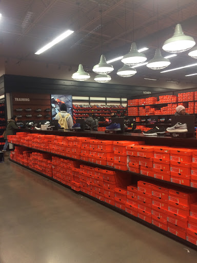 Clothing Store «Nike Factory Store», reviews and photos, 3905 Eagan Outlets Pkwy #200, Eagan, MN 55122, USA