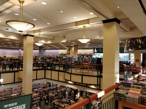 Book Store «Barnes & Noble», reviews and photos, 47 E Chicago Ave, Naperville, IL 60540, USA
