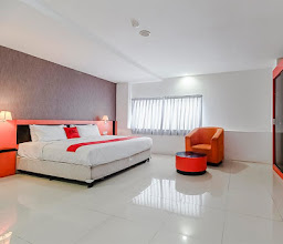 OYO 472 Hotel Asyra photo
