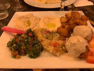 Photo n°34 de Restaurant Traiteur Les Moulins de Beyrouth à Issy-les-Moulineaux ()