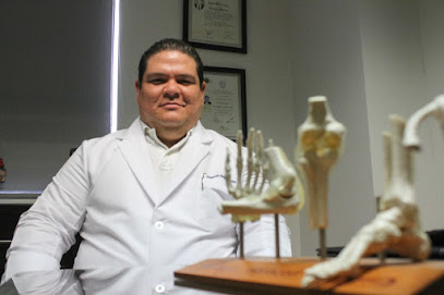 Traumatólogo y Ortopedista Dr. Napoleón Mejía González
