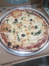 Photo n°2 de distributeur à pizzas à Saint lys - Pizzas salades et cie à Saint-Lys ()