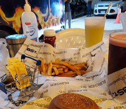 Burger St Huayacan photo