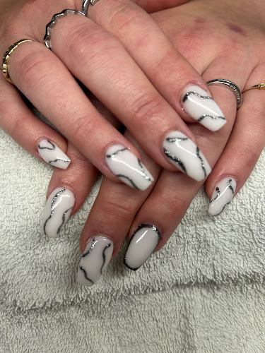 chen chen nails