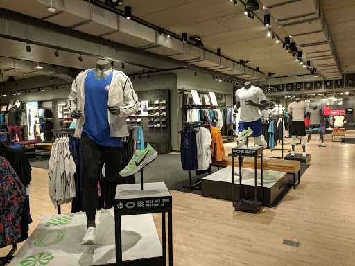 Sporting Goods Store «Nike Seattle», reviews and photos, 1500 6th Ave, Seattle, WA 98101, USA