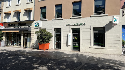 Crédit agricole Centre-est à Venissieux 5 Pl. Léon Sublet, 69200 Vénissieux, France