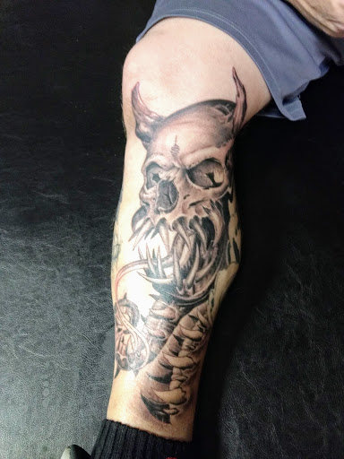 Tattoo Shop «Under the Gun Tattoo Studio», reviews and photos, 3998 Alum Creek Dr, Columbus, OH 43207, USA